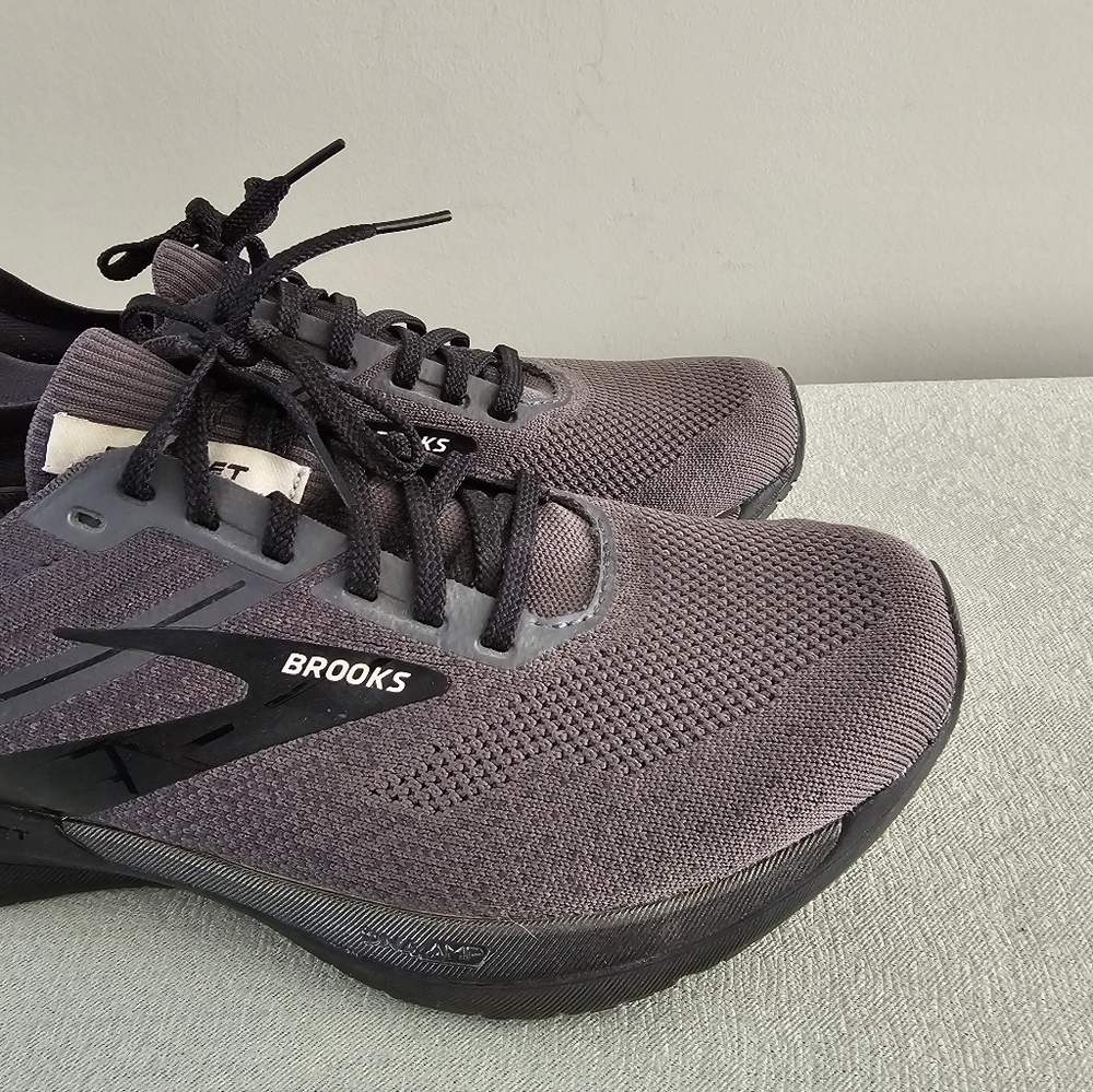 BROOKS Ricochet 3 Womens Gray & Black Athletic Running Shoes, Sneakers - Picture 3 of 9